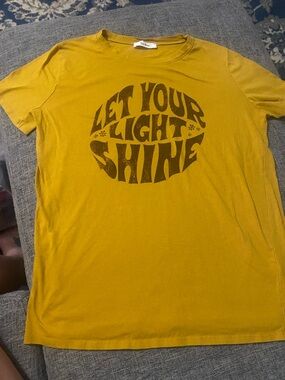 Tres Bien Mustard Yellow Graphic 'Let Your Light Shine' Short Sleeve Tee